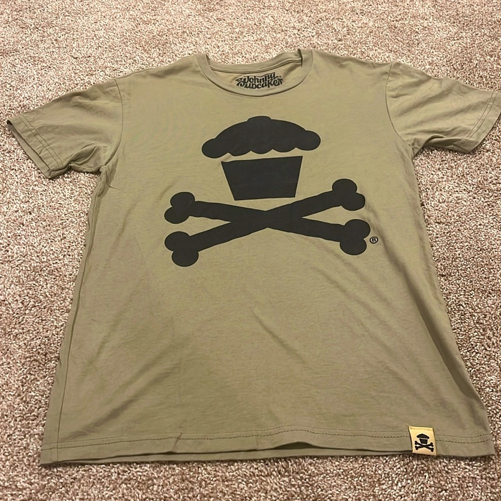 Johnny Cupcakes logo Men’s Small Shirt